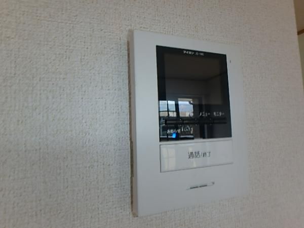 �y�Z�L�����e�B�z�@