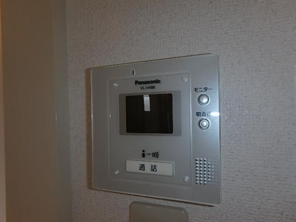 �y�Z�L�����e�B�z�@