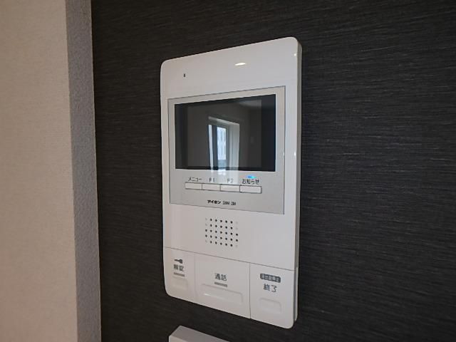 �y�Z�L�����e�B�z�@