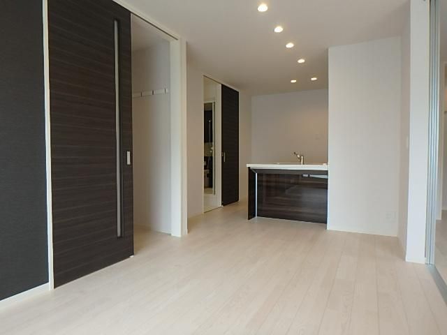 �y�����E���r���O�z�@