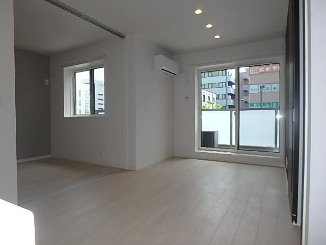 �y�����E���r���O�z�@