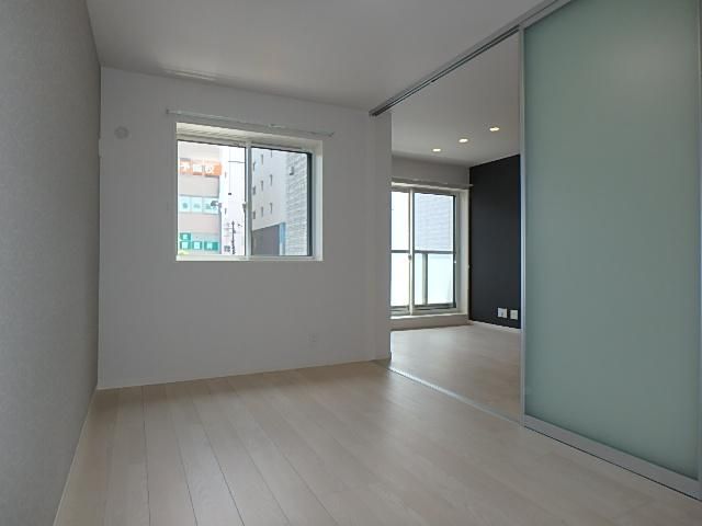 �y�����E���r���O�z�@