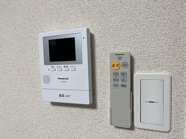 �y�Z�L�����e�B�z�@