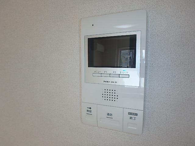 �y�Z�L�����e�B�z�@